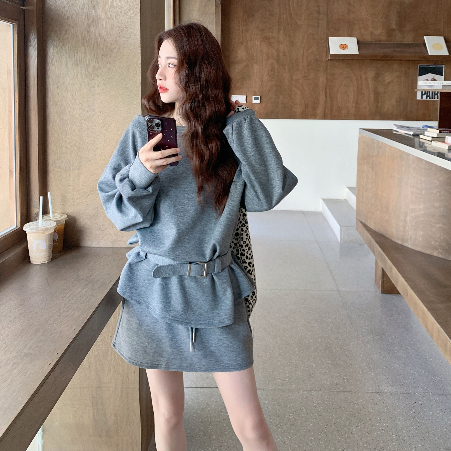 酷飒纯欲风设计感斜肩卫衣短裙套装女2025早秋韩系气质穿搭两件套