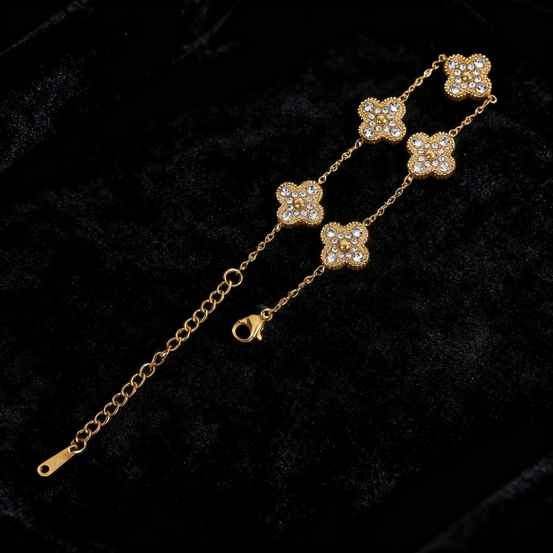 不锈钢手链 轻奢风手链四叶草法式少女风女时尚复古镶钻金