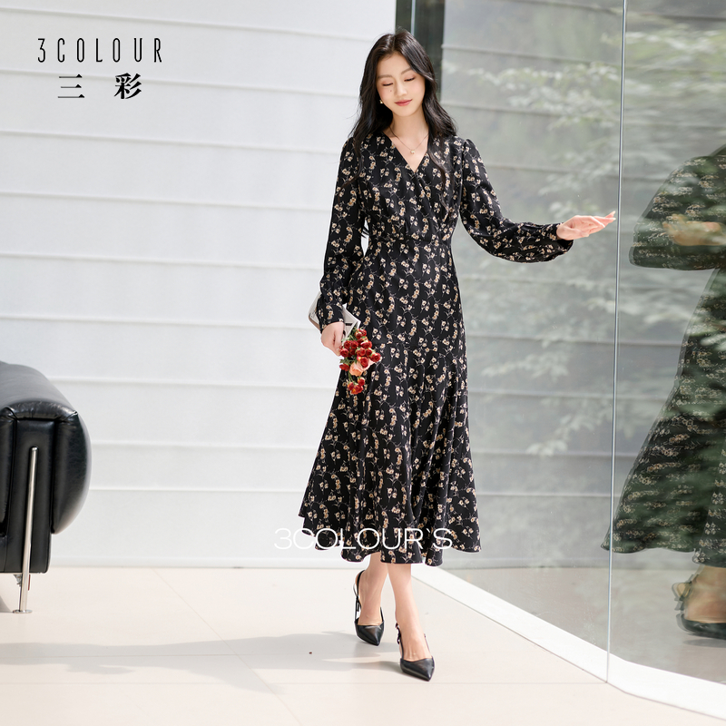 2621三彩2025秋季新款碎花连衣裙法式V领收腰A字裙长裙dbx