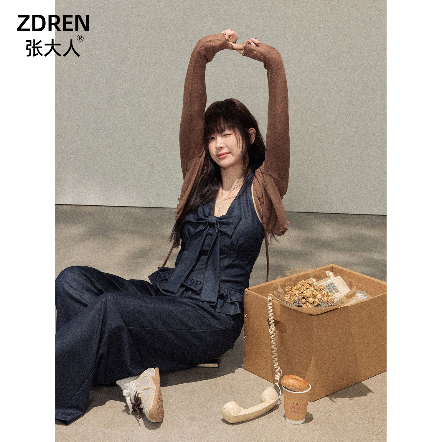 张大人【熔岩黑巧】大码女装微胖妹妹秋冬气质显瘦收腰挂脖上衣套装