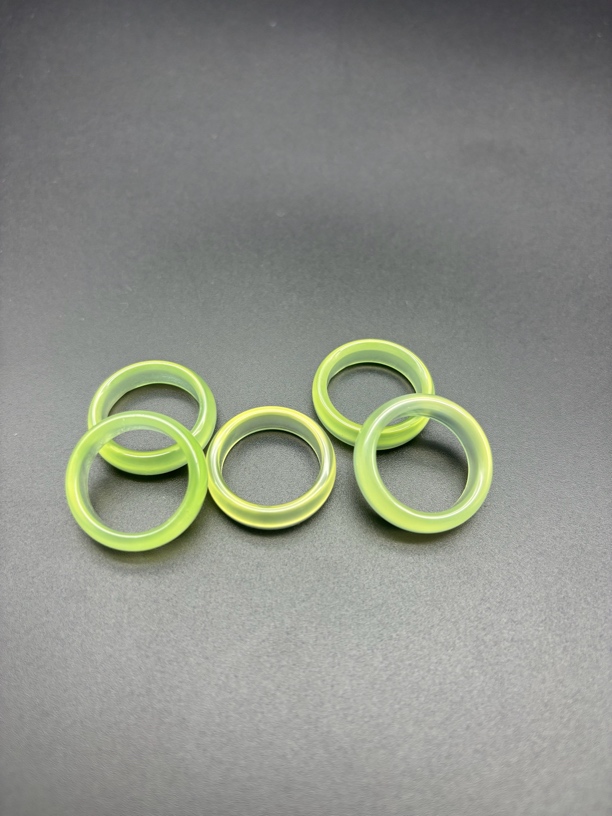 天然玉髓戒指跑环男女款 浅黄色