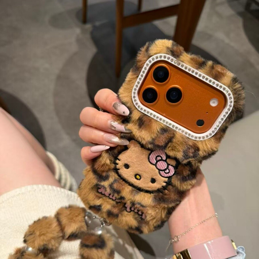 可爱棕色豹纹毛绒kittty适用于苹果17ProMax手机壳保护套16pro/15