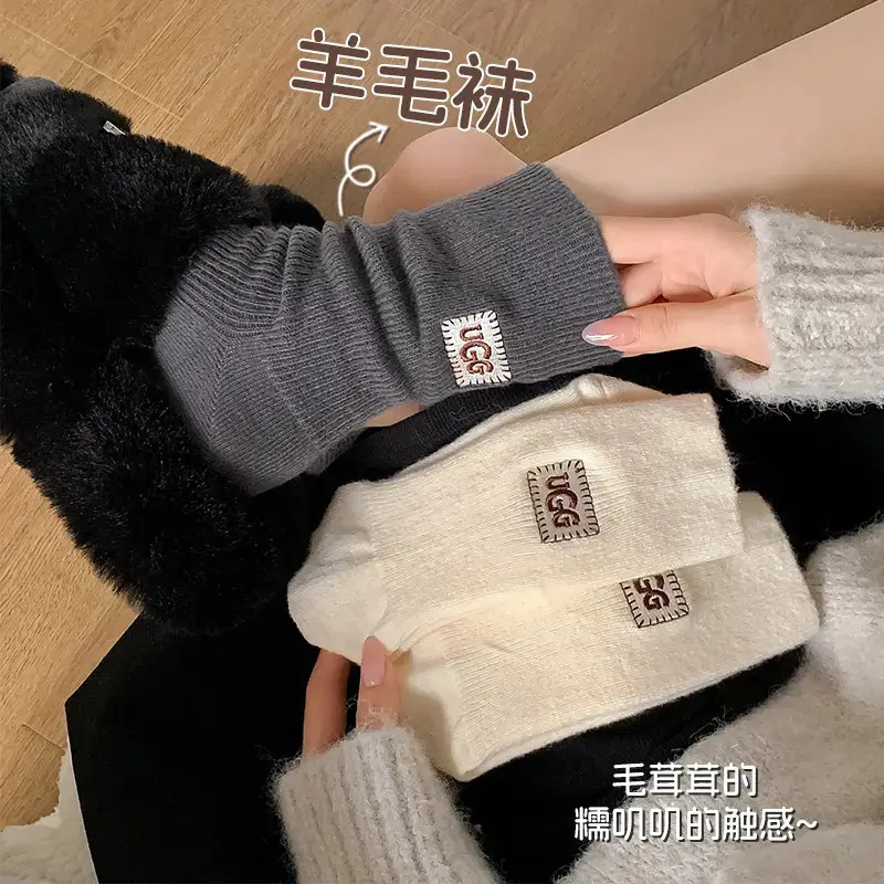 搭配雪地靴羊毛保暖洋气中筒袜子男女秋冬加厚软糯后跟刺绣堆堆袜