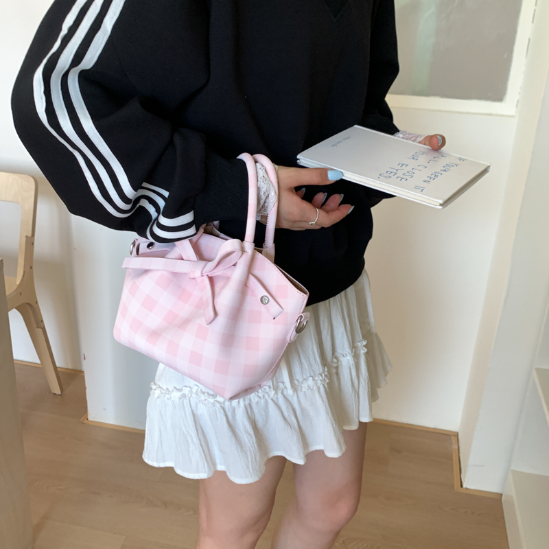 方形格子单肩包2025新款斜挎手提包学生休闲韩版可爱公主风手拎包