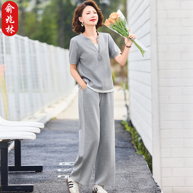 俞兆林妈妈夏装洋气撞色拼接T恤两件套新款中老年女休闲运动套装