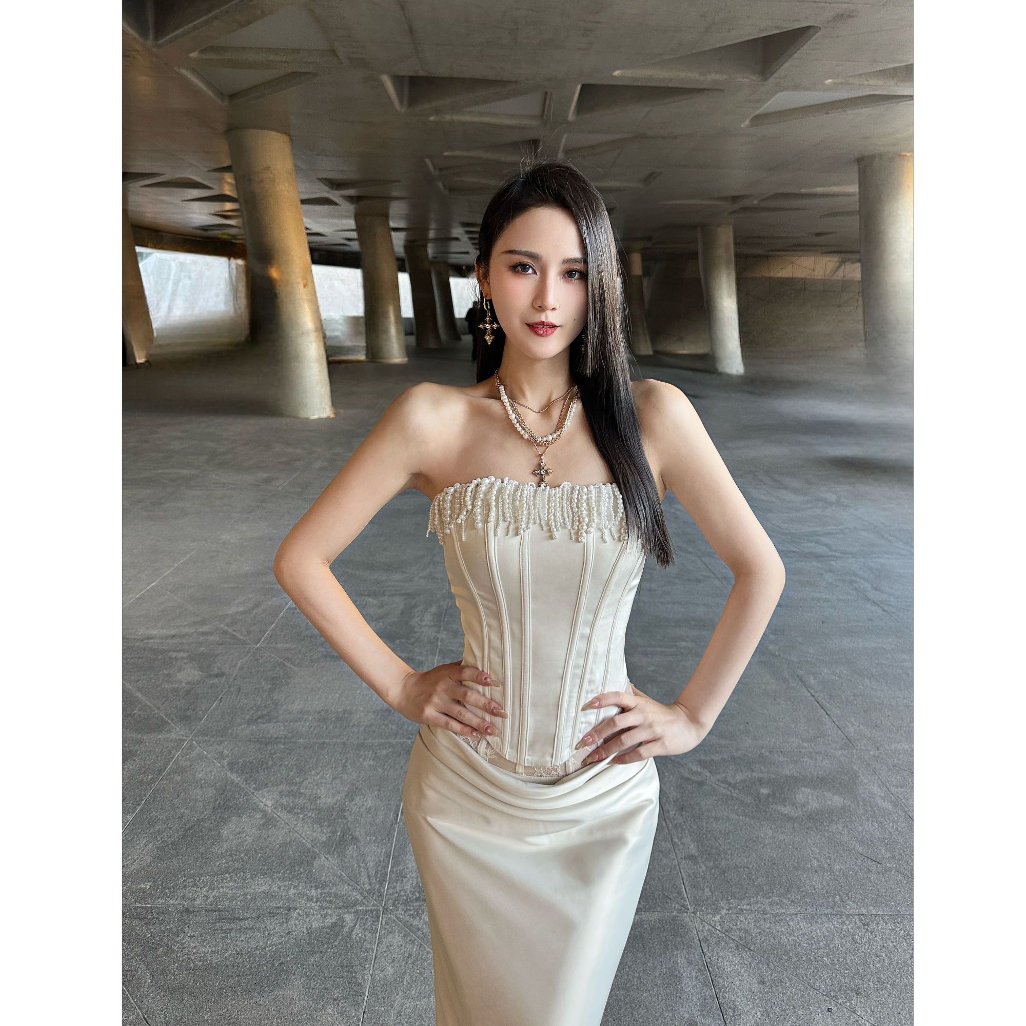 BETTER ME 珍珠吊坠定制绑带立体鱼骨束身抹胸修身显瘦露肩上衣