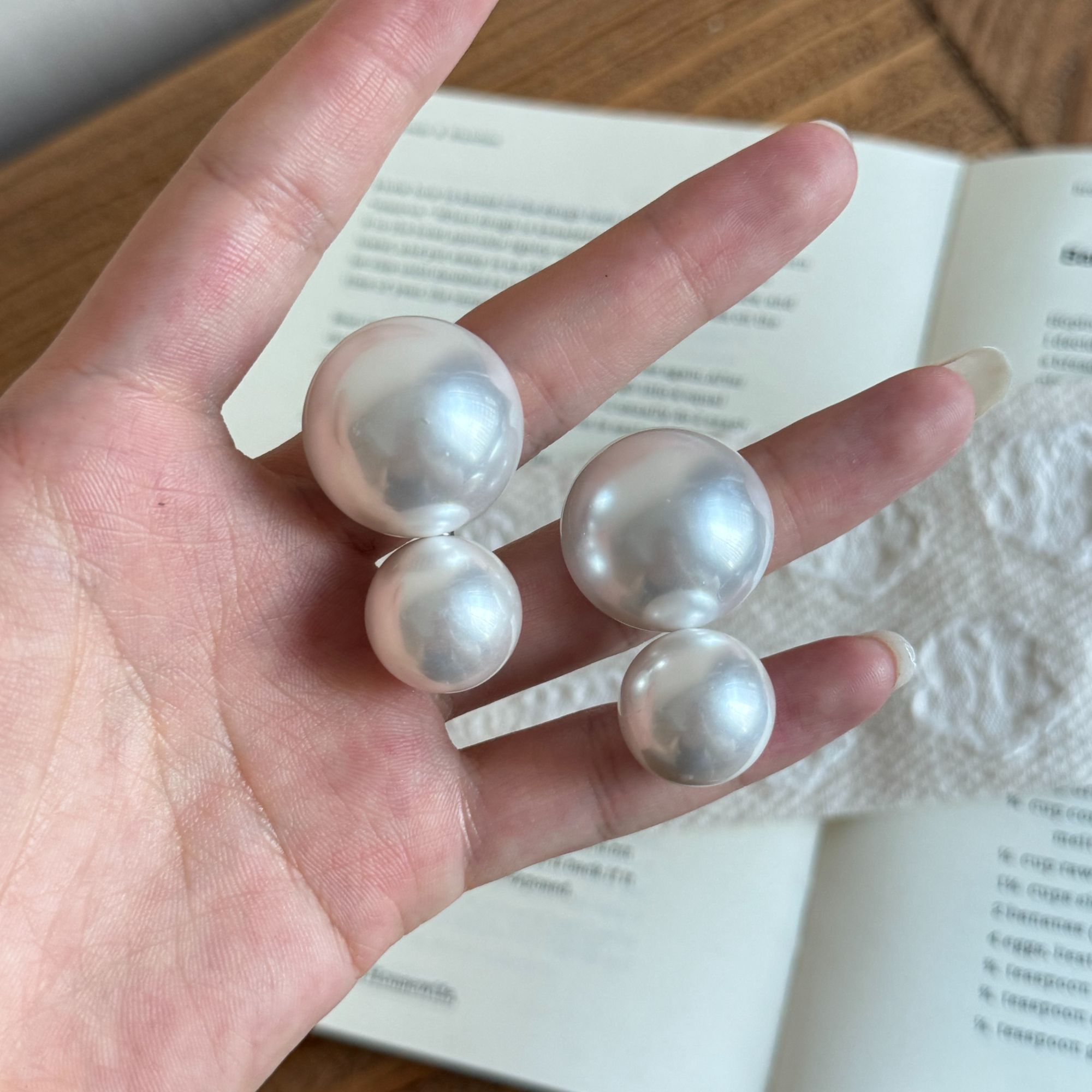 黄铜仿珍珠耳饰 【珍珠双影】轻奢仿珍珠半圆小珠时尚高级感耳环