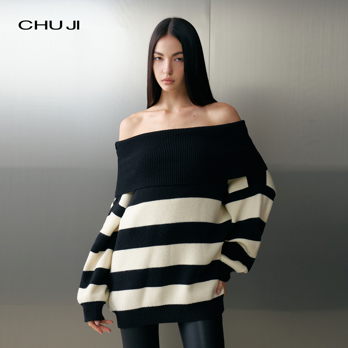 Chuji出迹一字肩宽松长袖针织衫 黑白格调 冬季条纹毛衣女E2N016M