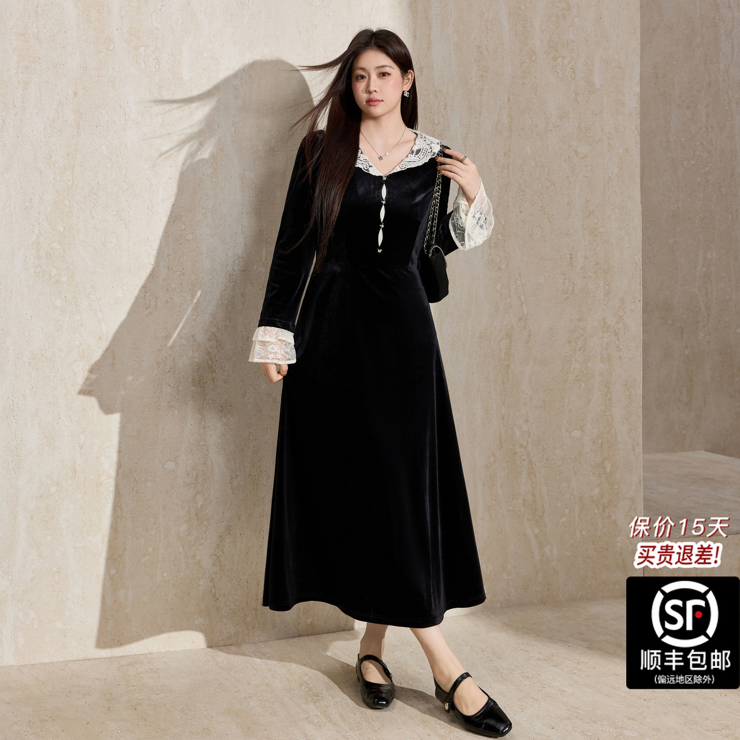 蓝语女装法式赫本风蕾丝拼接丝绒连衣裙2025秋冬新款气质小黑裙