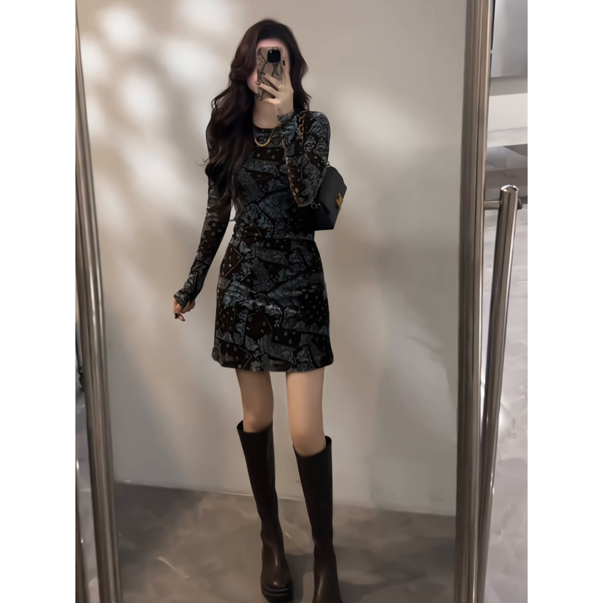 【轻熟穿搭】设计感圆领长袖连衣裙秋冬新款法式修身显瘦包臀短裙女