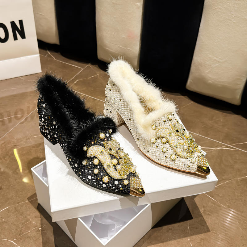 一脚蹬冬季时尚水钻镶嵌尖头方根高跟鞋时装保暖气质网红毛毛鞋