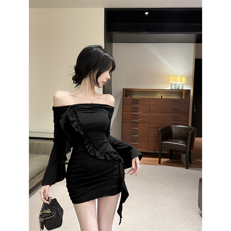 连衣裙女爆款2025新款御姐一字肩喇叭袖修身显瘦长袖包臀黑色短裙
