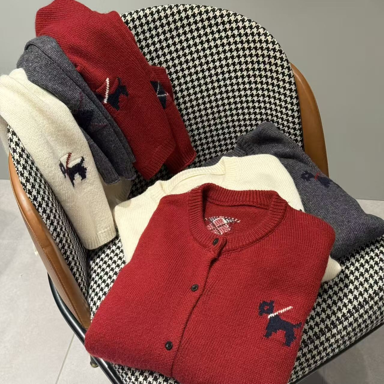 3公主 小马刺绣围脖毛衣 复古宽松针织开衫 百搭新款时尚女装上衣