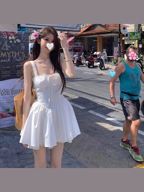夏季短裙低腰吊带芭比姨海边连衣裙白色小众修身小个子连衣裙显瘦