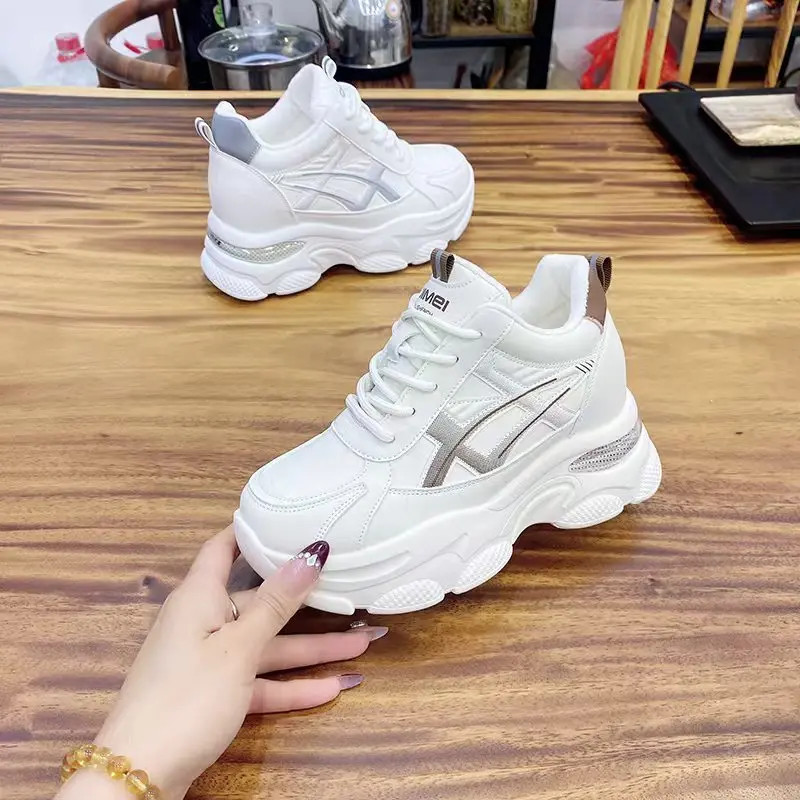 女士内增高2025冬季老爹鞋女韩版时尚百搭7CM保暖皮面休闲运动鞋