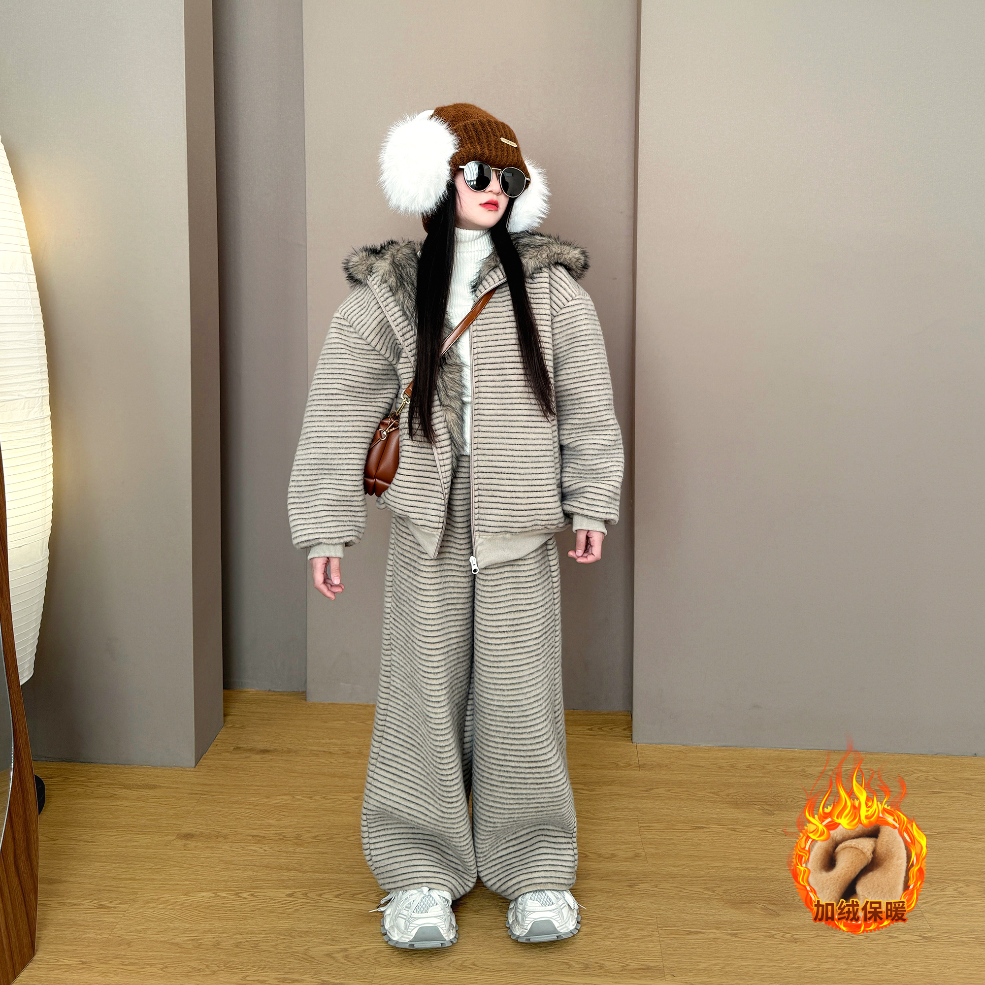 女童2025新款时尚秋冬季韩版条纹毛领连帽外套棉衣加绒阔腿裤套装