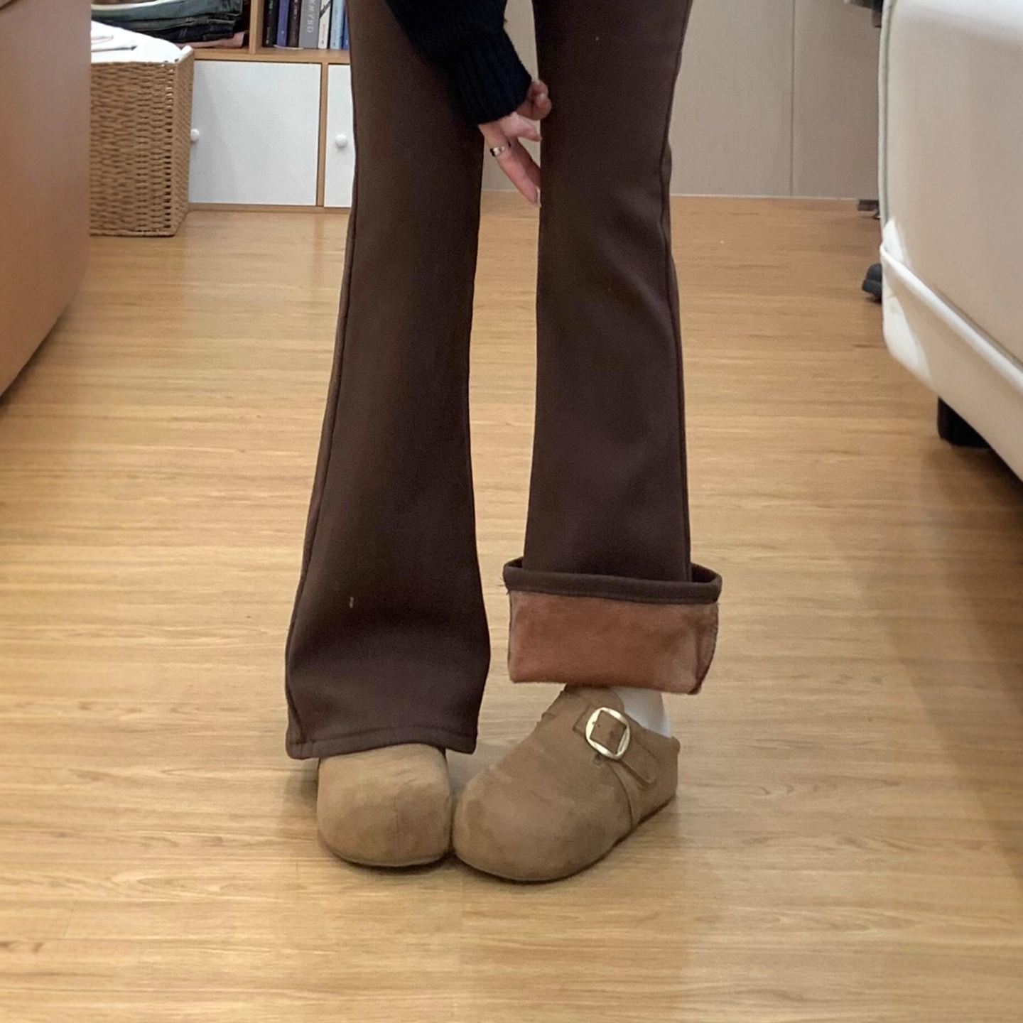 雪千羽加绒加厚复古咖色微喇牛仔裤女秋冬季新款显瘦弹力喇叭长裤