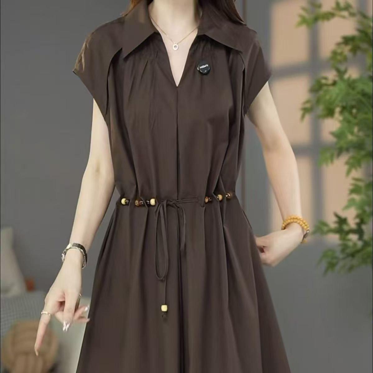 高档收腰简约遮肉优雅礼服2025夏季新款显瘦休闲纯色赫本风连衣裙