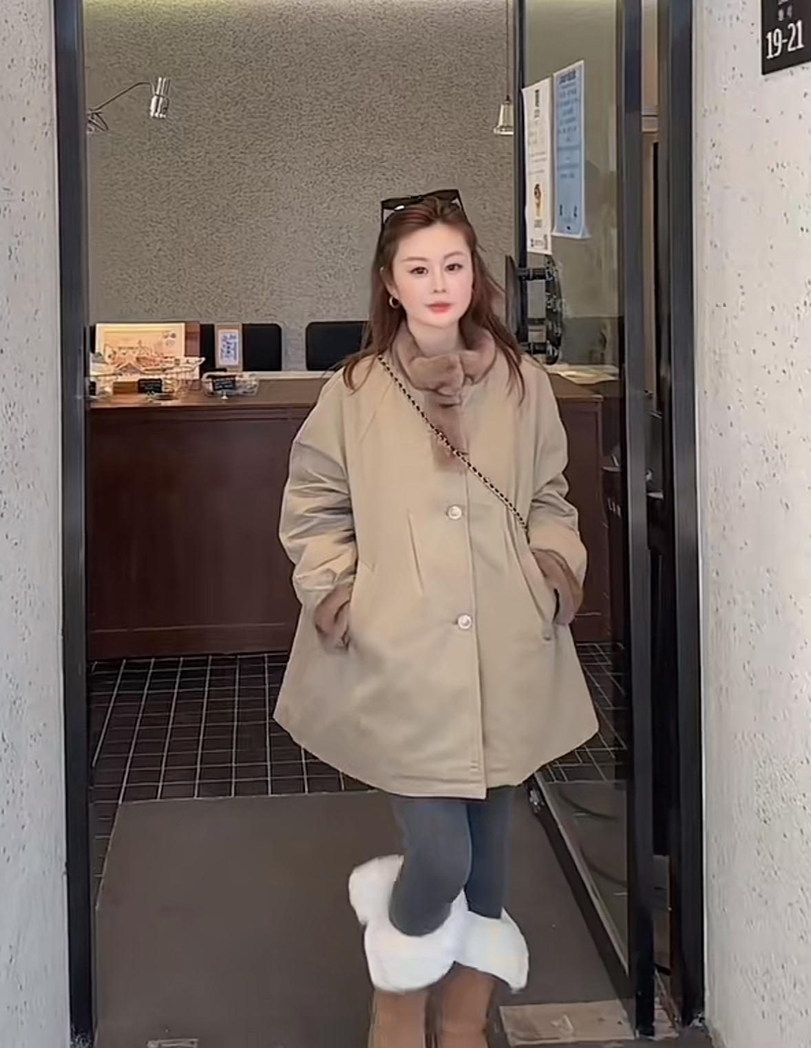 2025新款韩系立领毛绒拼接羽绒服冬季保暖时尚休闲中长款风衣外套