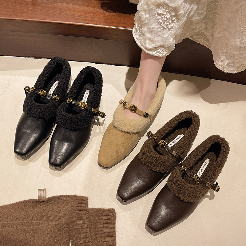 内增高毛绒绒玛丽珍鞋女2025冬季新款一字扣带加绒山茶花复古单鞋