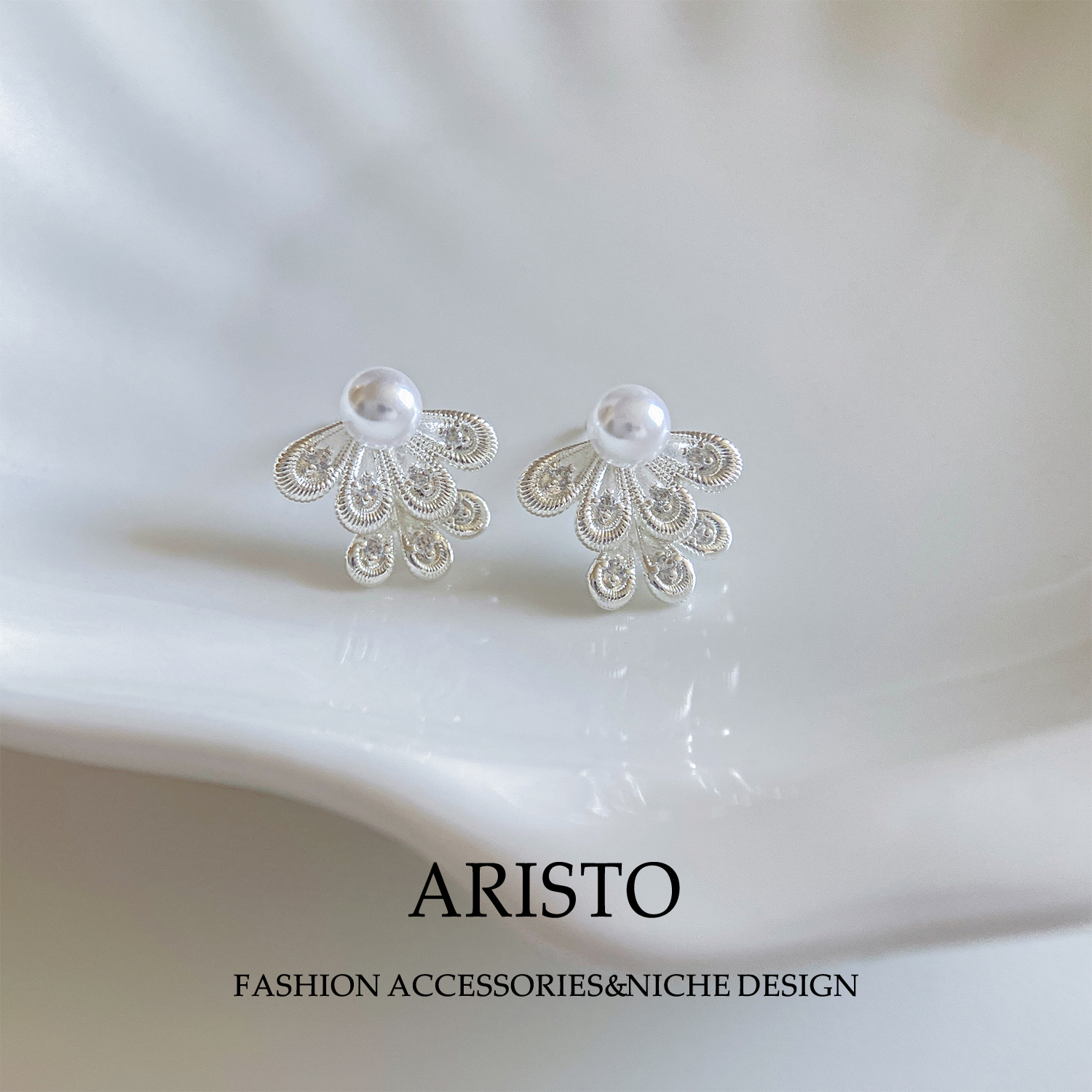 铜合金耳饰 法式通勤蕾丝耳坠气质羽毛耳钉小众设计轻奢精致耳饰