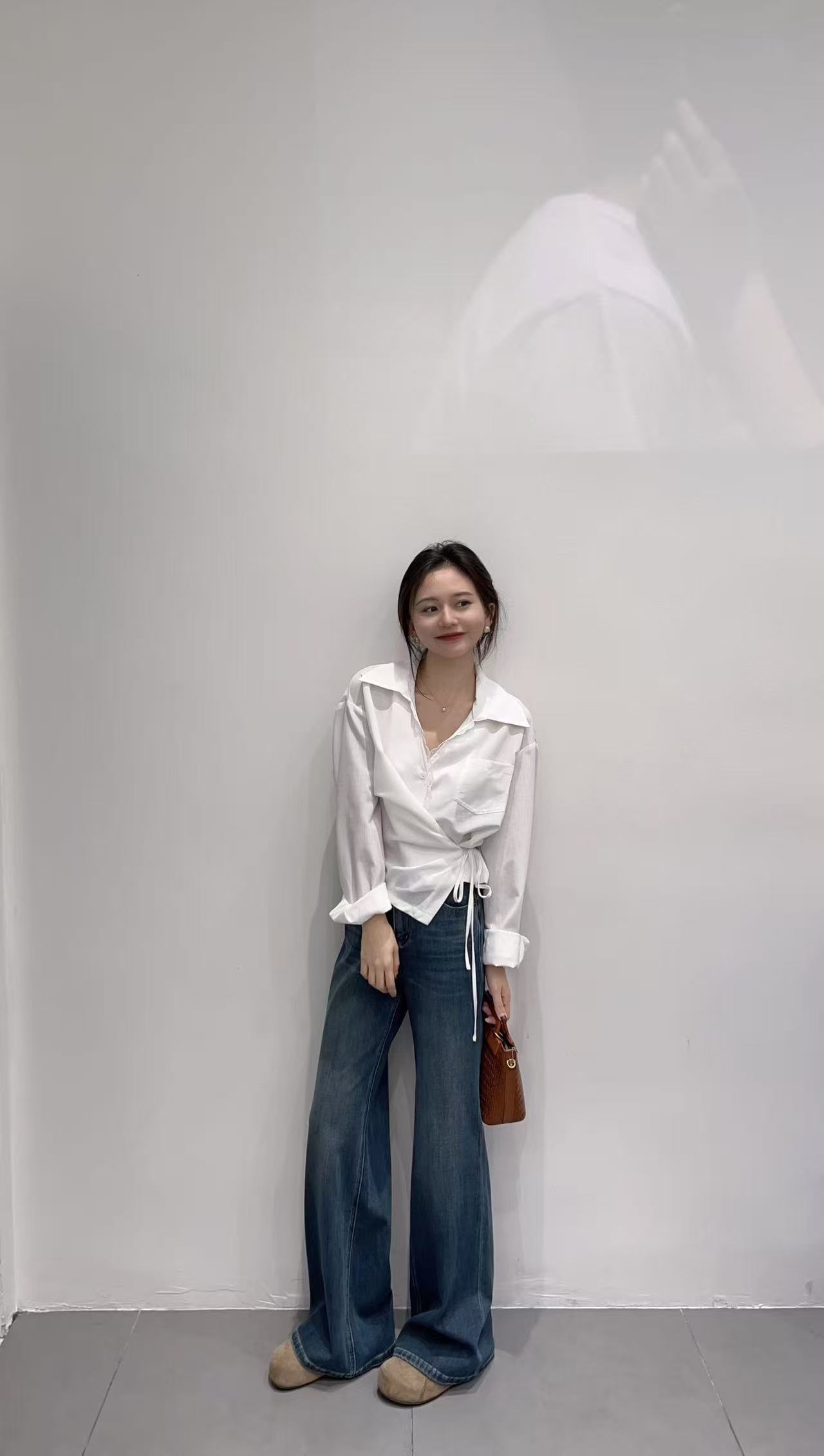 法式v领侧腰绑带长袖衬衫2025秋季新款设计感白色上衣百搭牛仔裤