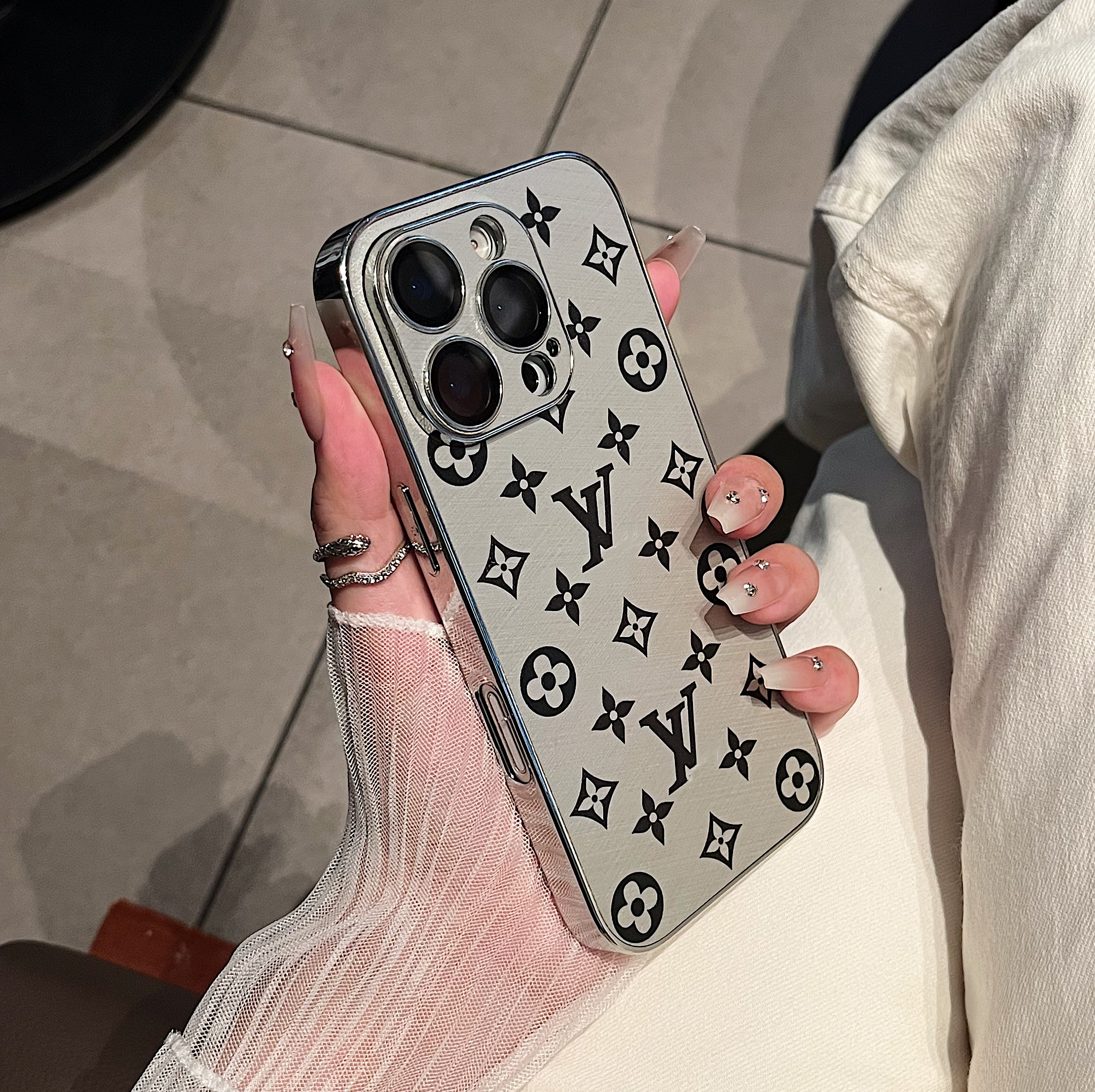 适用iPhone17promax手机壳新款电镀15自带镜头膜潮苹果16防摔潮套