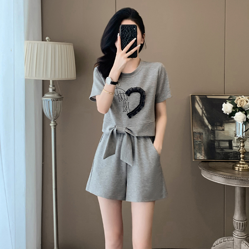 小个子休闲气质减龄套装女2025年夏季新款百搭短袖上衣短裤两件套