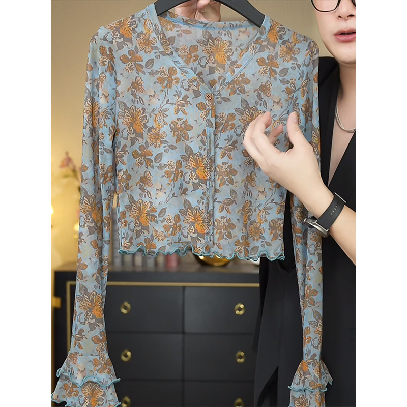 高级感优雅碎花长袖上衣女2025早秋新款喇叭袖不耳边短款减龄开衫