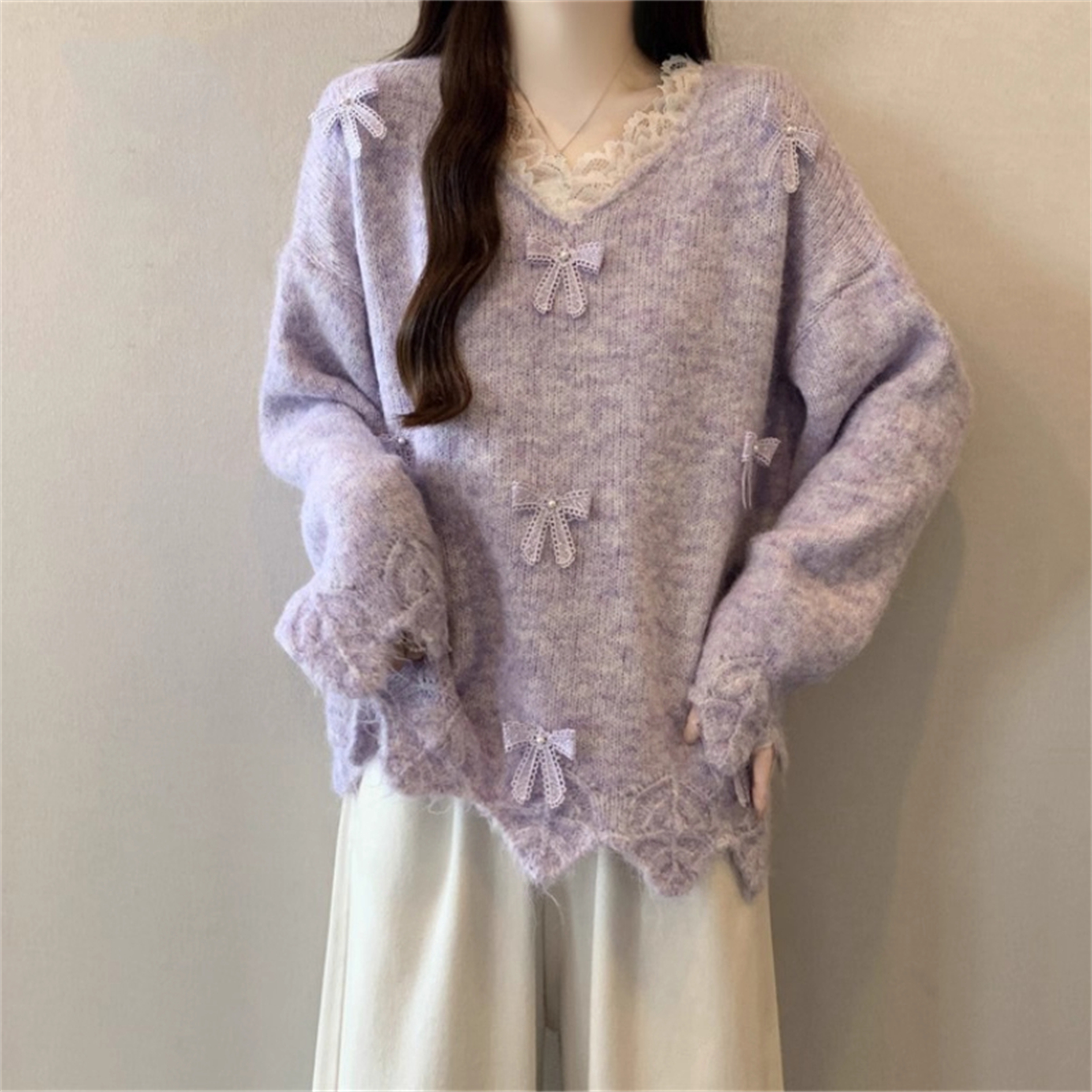 大码胖MM立体蝴蝶结蕾丝V领毛衣女秋季慵懒风宽松遮肚针织打底衫