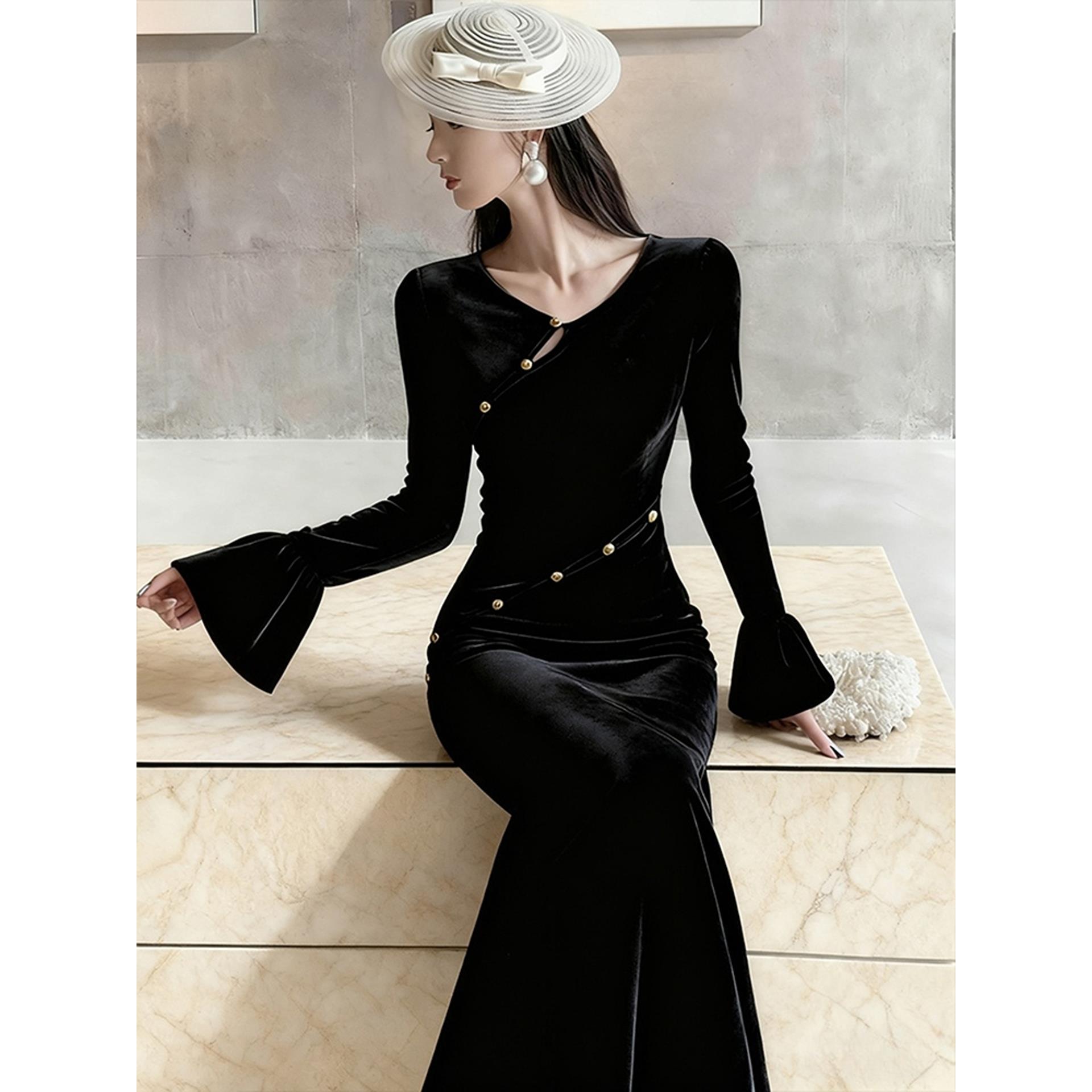 秋季巨好看的清冷富家千金气质高级感出席重要场合黑色丝绒连衣裙