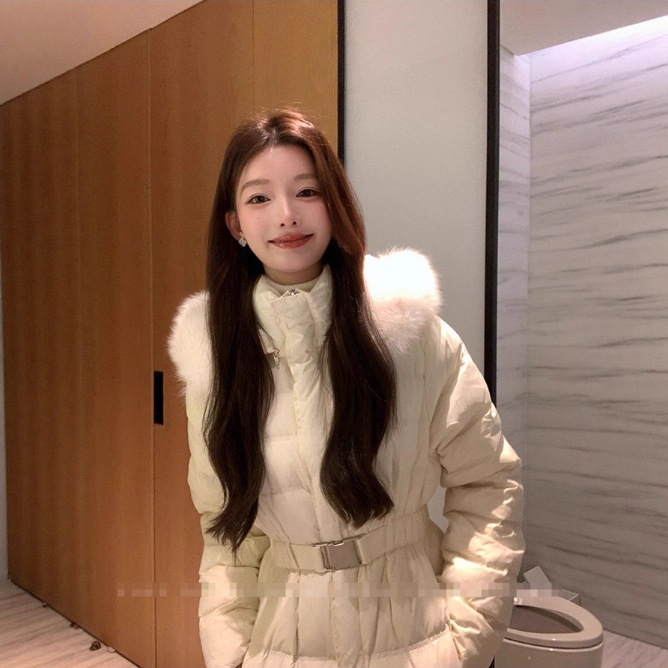 YOLI张宥利狐狸毛领收腰连帽羽绒服女冬季保暖流行时尚潮牌女装