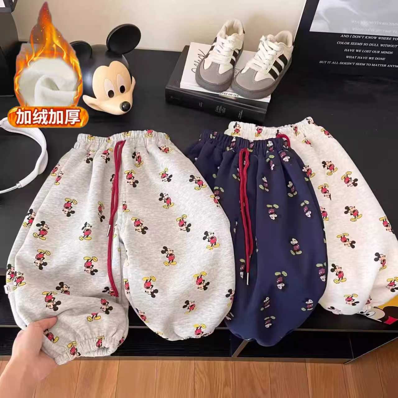 儿童洋气加绒休闲运动卡通涂鸦满印百搭束脚裤子男童女童韩版卫裤