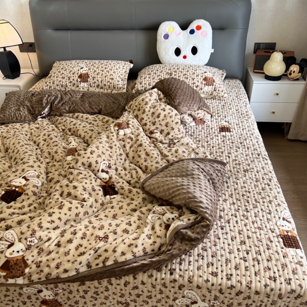 Y冬款主推加厚保暖牛奶绒床盖三件套及豆豆绒被套床盖四件套