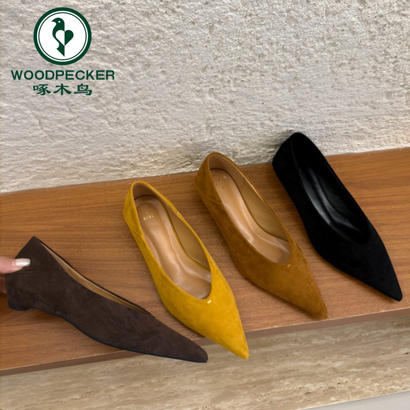 啄木鸟粗跟尖头绒面单鞋女2025年秋季新款法式气质浅口坡跟通勤鞋