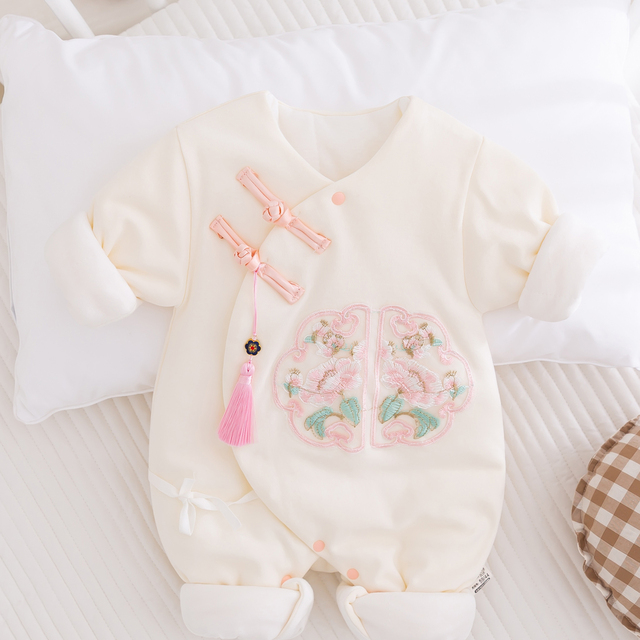 中国风婴儿衣服秋冬季女满月宝宝夹棉衣加厚棉服新生儿哈衣拜年服