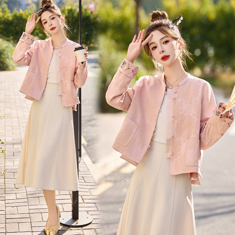 新中式国风外套女春秋轻奢高级感刺绣提花高端唐装短款小香风上衣