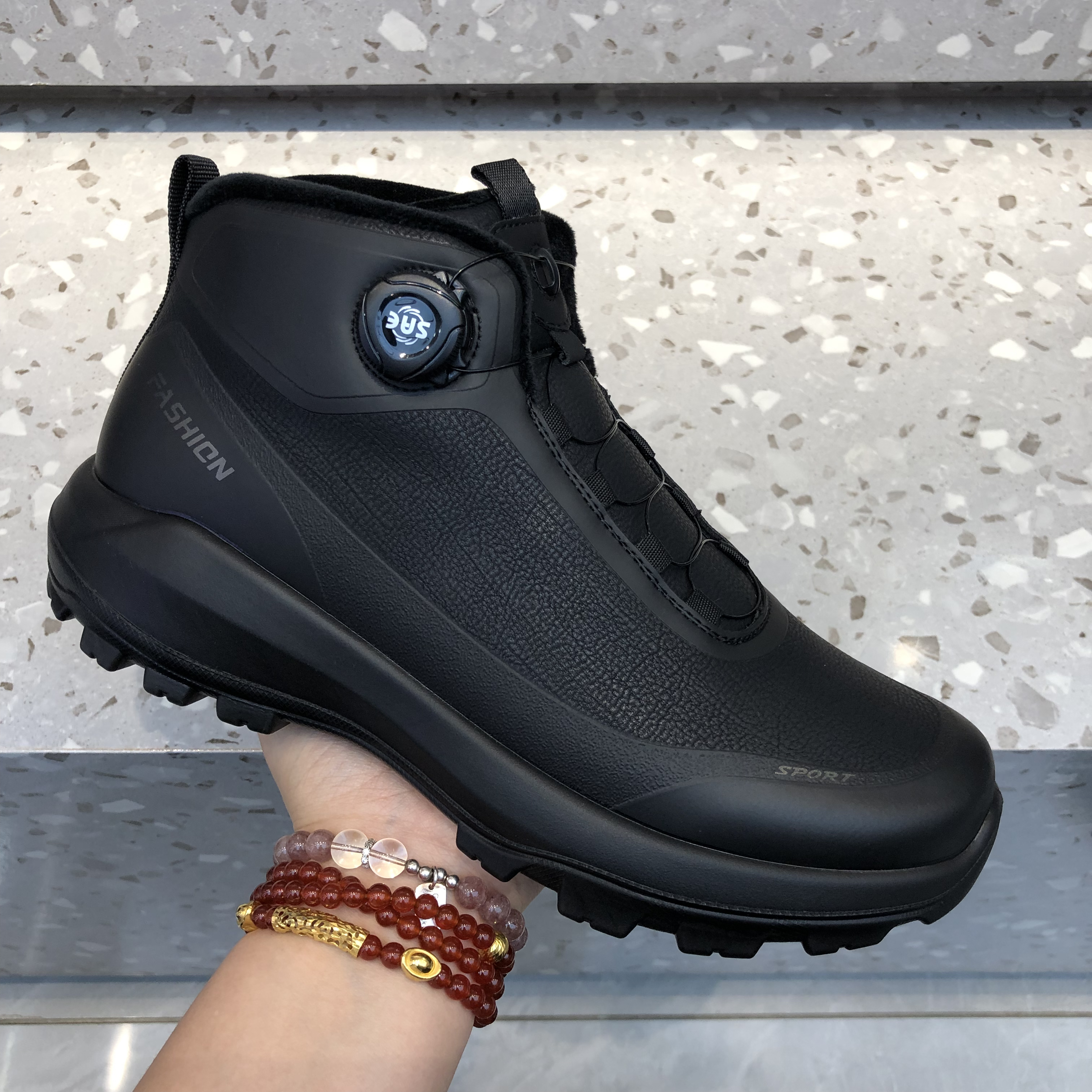 男鞋冬季新款防泼水加绒休闲鞋厚底黑色百搭舒适高帮户外运动鞋潮