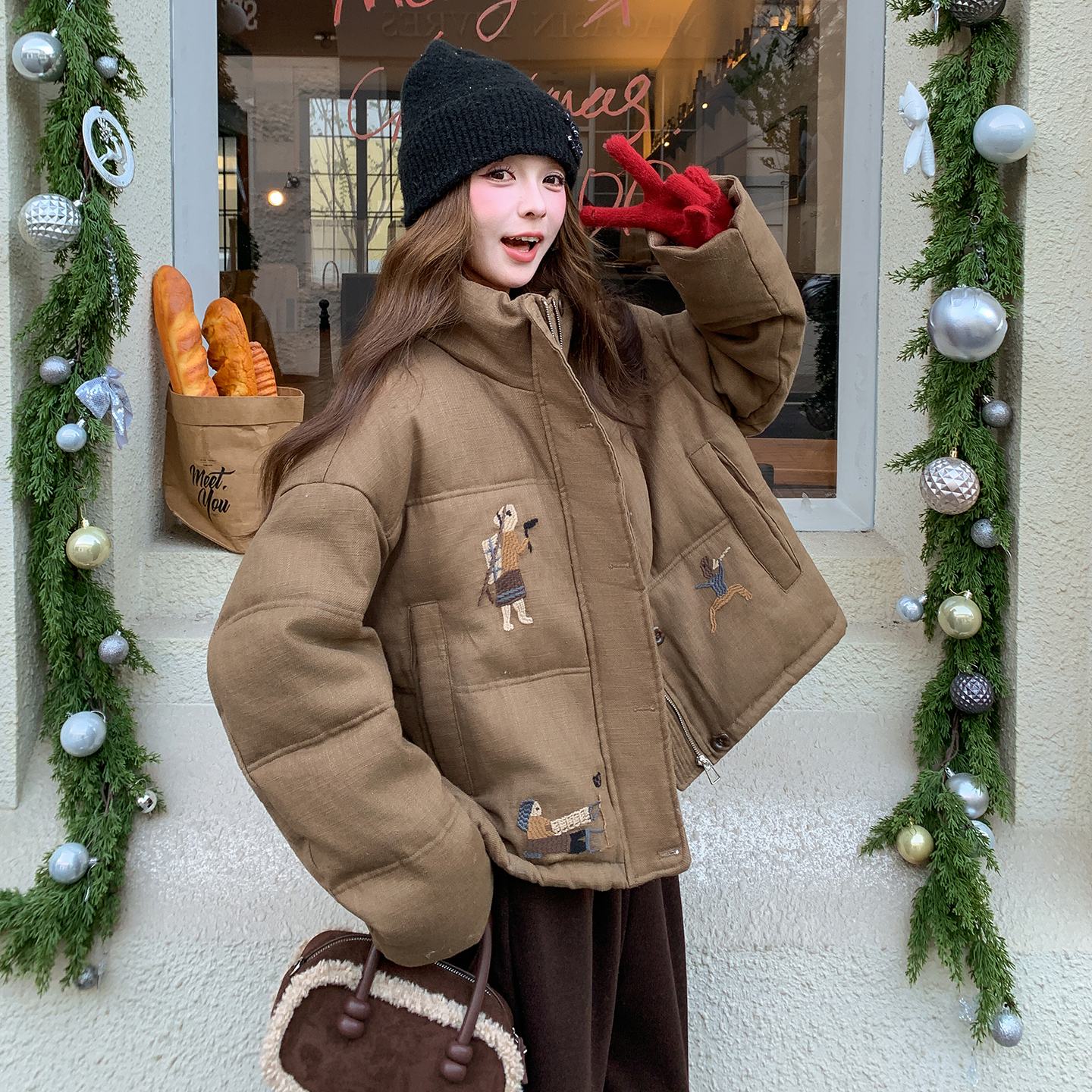 复古慵懒风卡通小人刺绣羽绒服女冬季新款小个子百搭立领保暖外套