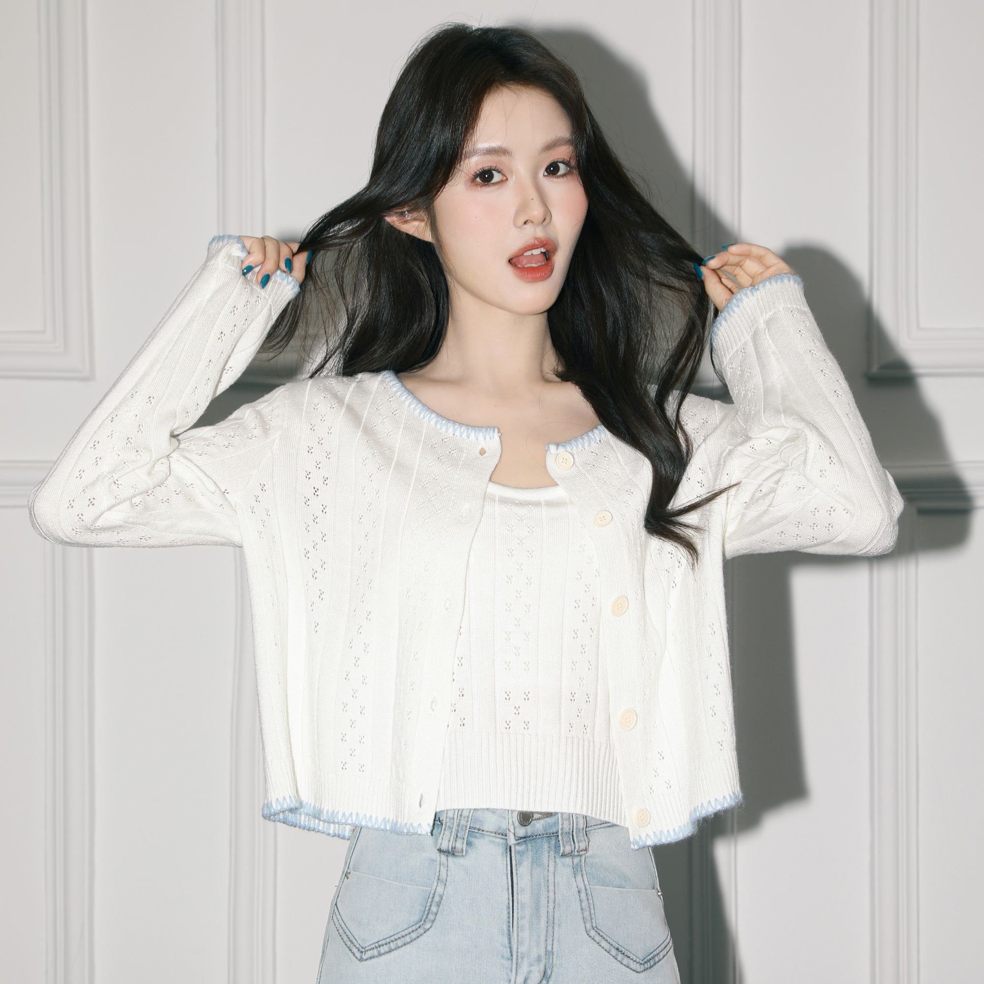 白色短款镂空针织开衫女秋2025春秋新款内搭吊带背心两件套短上衣