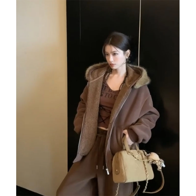 韩版秋冬季新款修身显瘦网红穿搭内搭时尚宽松外套上衣阔腿长裤女