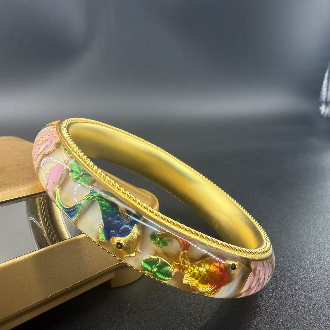 足银珐琅手镯 足银999.9浮雕款珐琅彩好运莲莲实心手镯