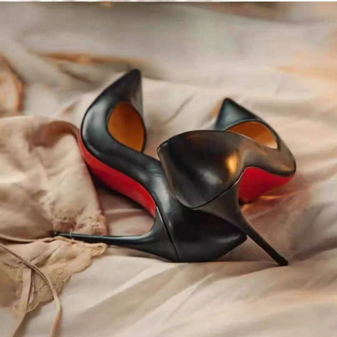 雅绸原厂现货秋季新款职业百搭网红尖头高跟浅口单鞋黑色红底性感