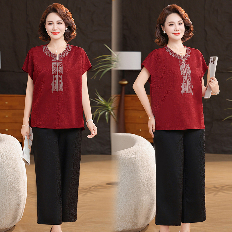 夏季新中式时尚无袖洋气两件套刺绣中老年女装妈妈装大码加肥套装