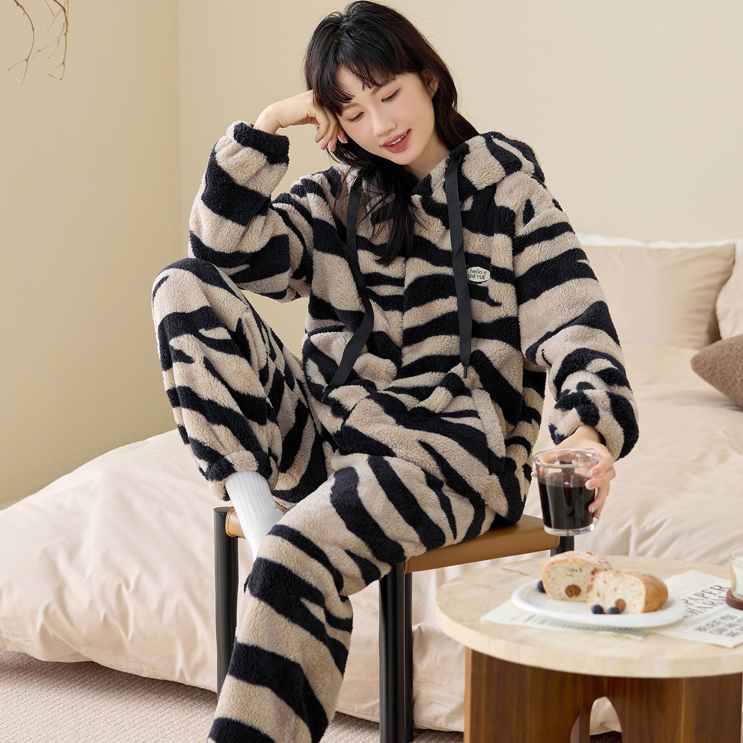 睡衣女秋冬珊瑚绒学生甜美可爱加绒加厚拉链连帽法兰绒冬季家居服