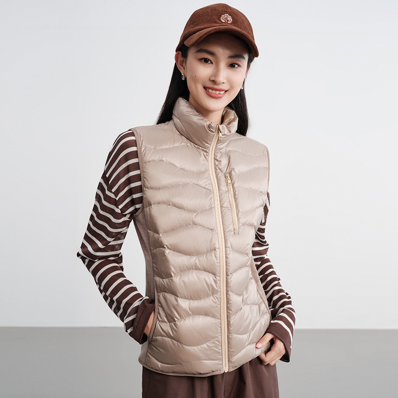 EP雅莹2025新品 简约轻薄保暖撞色收腰立领羽绒服马甲Y022A