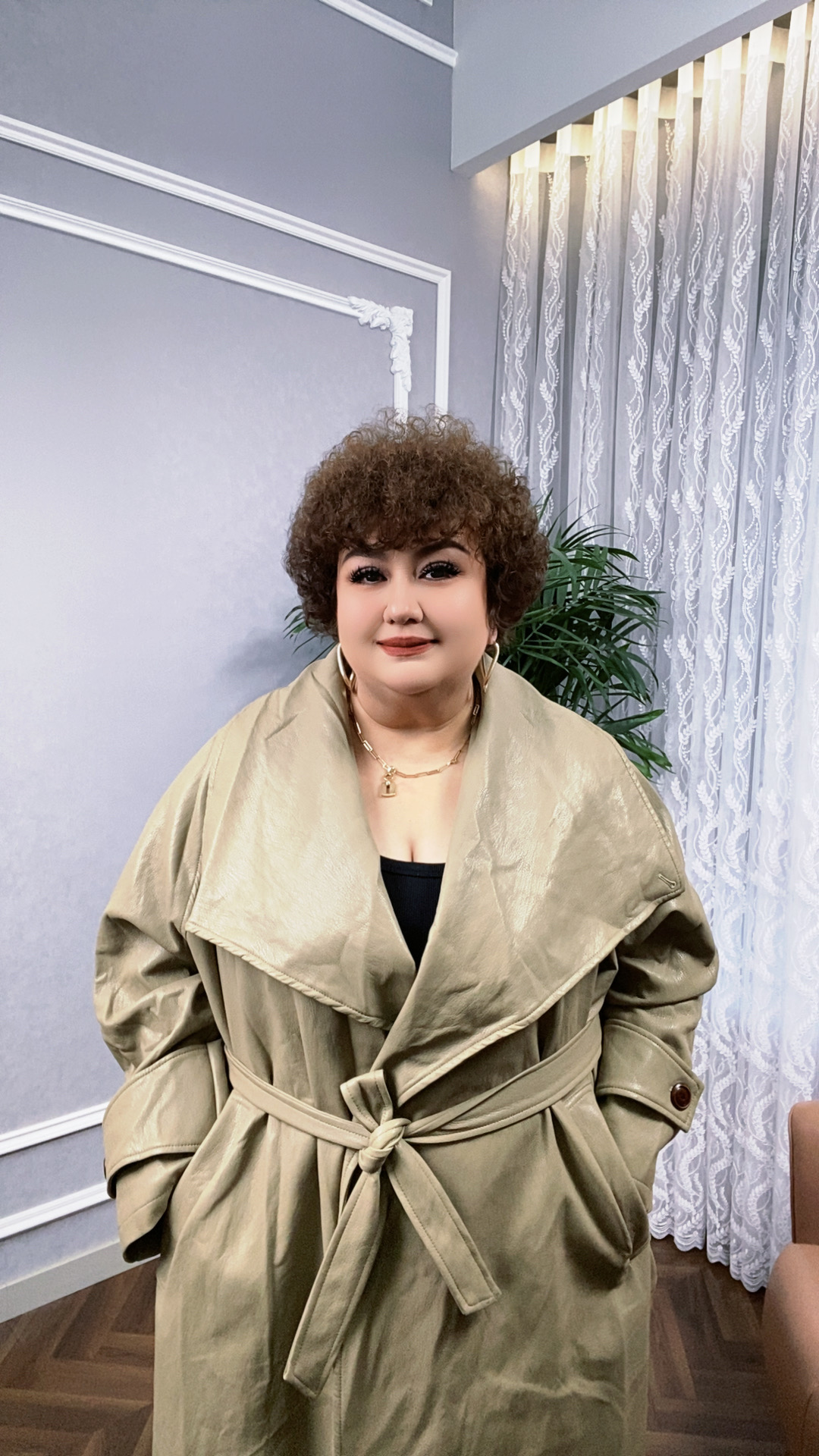 长款外套气质常规款休闲风翻领时尚风衣