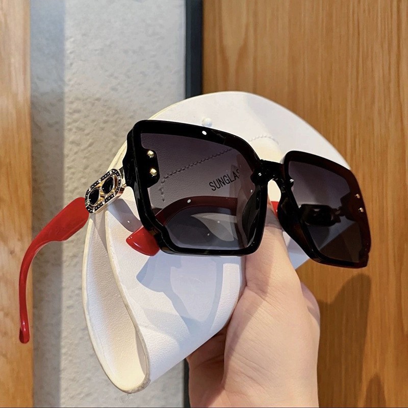 新款个性大框时尚太阳镜女潮大脸显瘦墨镜防紫外线开车专用批发镜