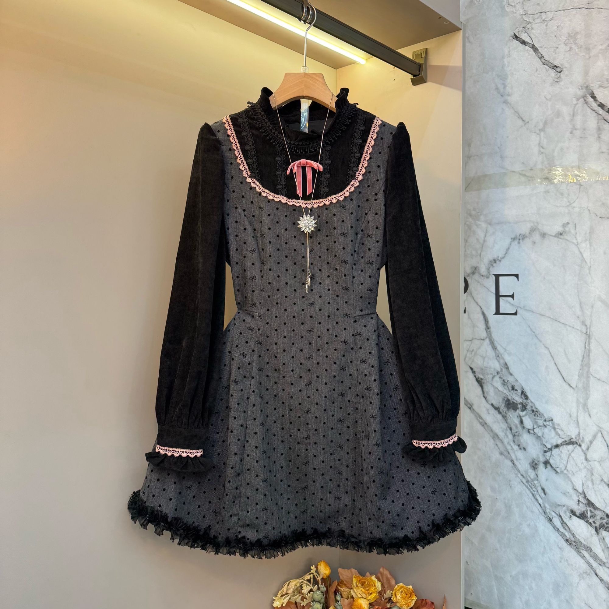 2025冬季新款甜美风清新藏肉大码气质波点蝴蝶结洋气连衣裙