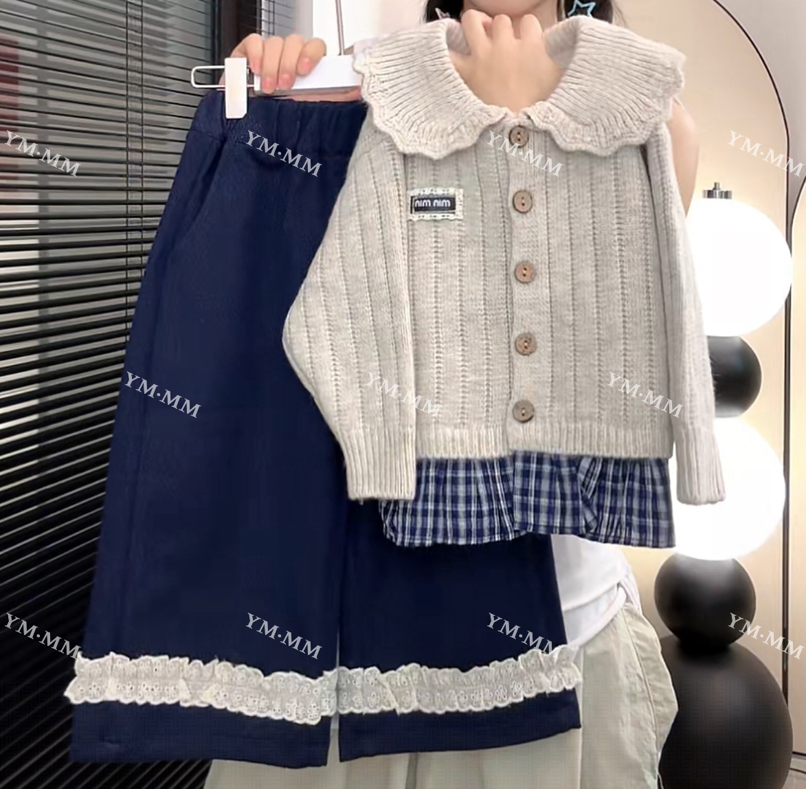 2025秋季新款女童针织开衫韩版时尚格子拼接童毛衣莱抱抱纯色套装